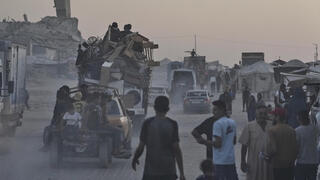 עזתים במחנה אוהלים בעיר עזה