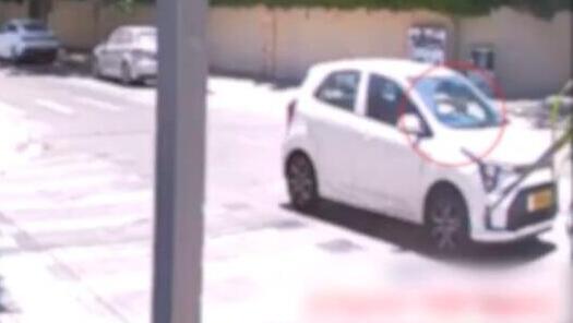 תיעוד: השלכת הרימון רסס לעבר בית בהרצליה  ב-6.7