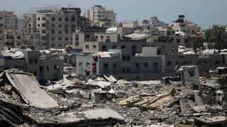 עזתים במחנה אוהלים בעיר עזה