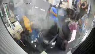 כוחות צה״ל השליכו רימון הלם אל תוך מספרת נשים במהלך פשיטה ברמאללה