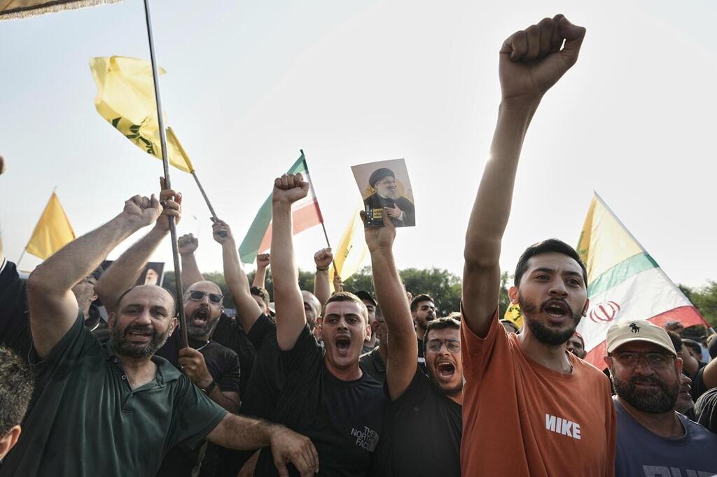 קבלת הפנים לבכיר האיראני בביירות (צילום: Bilal Hussein/AP) קבלת הפנים לבכיר האיראני בביירות