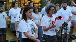 הצהרה של ויקי כהן וענת אנגרסט מחוץ למעון רה"מ בירושלים