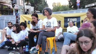 הצהרה של ויקי כהן, ענת אנגרסט ולישי מירן-לביא מחוץ למעון רה