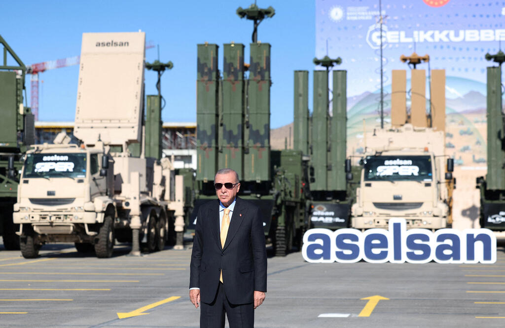 Turkish President Recep Tayyip Erdogan at the Aselsan facility (Photo: Murat Kula/Presidential Press Office/Handout via REUTERS ) נשיא טורקיה רג'פ טאיפ ארדואן