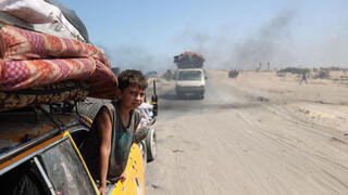 תושבים פלסטינים פליטים שברחו מהעיר עזה לאזור נוסייראת שבמרכז