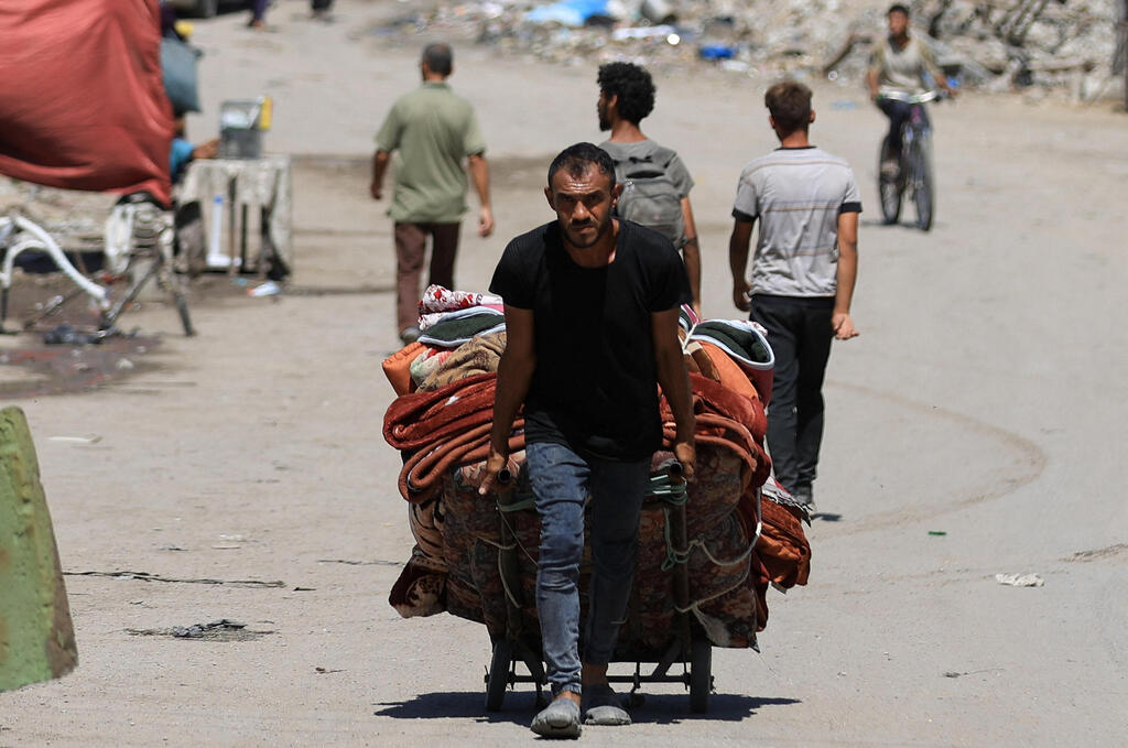 צילום: רויטרס/REUTERS/Dawoud Abu Alkas עקורים עזתים בורחים מצפון הרצועה