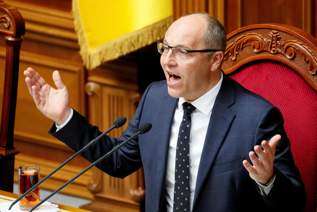 "האויב לא יכול לרצוח את האידיאלים שלמענם פארובי חי ונלחם" (צילום: REUTERS/Valentyn Ogirenko/File Photo) חבר פרלמנט אנדריי פרובי נרצח ב לבוב אוקראינה
