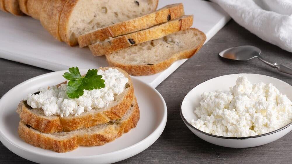 אפשר גם עם כפית. קוטג' (צילום: shutterstock) קוטג'