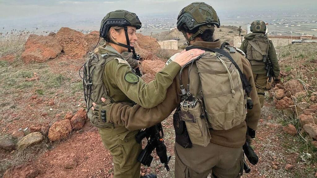 תא"ל אלה שדו־-שכטמן, בשטח. "הייתי בביקורים בשטח, כולל בעזה, בסוריה ובלבנון"