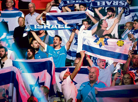 500 האוהדים באקסטזה yk14496220