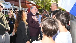  מייק האקבי מגיע לטקס פתיחת שנת לימודים במועצה האזורית אשכול