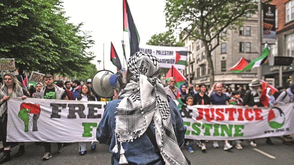 A pro-Palestinian rally (Photo: Artur Widak/GettyImages) A pro-Palestinian rally