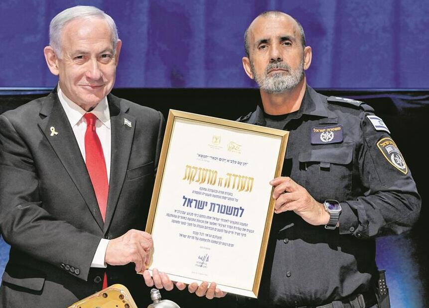 רנ"צ לוי עם ראש הממשלה נתניהו. "קציני המשטרה אמורים לעשות את עבודתם ללא מורא. לא מעבריינים, לא מפוליטיקאים ולא מאף אחד אחר" (צילום: מעיין טואף, לע"מ) רנ"צ דני לוי עם ראש הממשלה בנימין נתניהו והשר לביטחון לאומי איתמר בן גביר