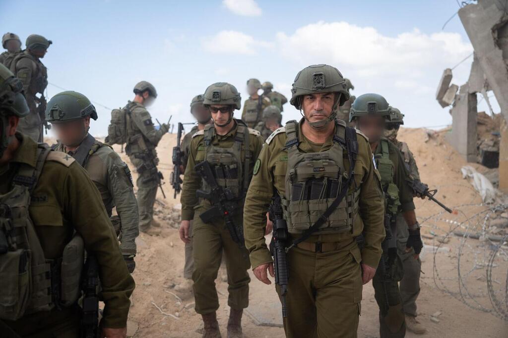 IDF Chief of Staff Lt. Gen. Eyal Zamir tours Gaza (Photo: IDF) הרמטכ"ל רב אלוף אייל זמיר בסיור שטח ברצועת עזה