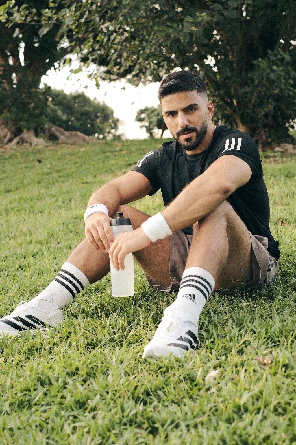 יוגב מלכה ונעלי הריצה החדשות החדשות של אדידס
מדגם Adizero EVO SL (צילום: מלאכי דוידי) מגה ספורט