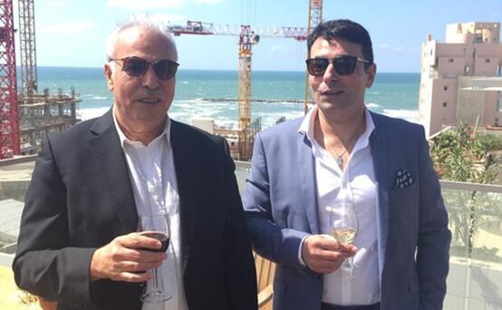 גבי בוגנים, מנכ"ל חברת דורסל, וארז בוגנים, דירקטור בחברה