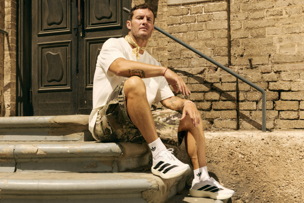 לכתבת סינגלס ראן אדידס בלבד