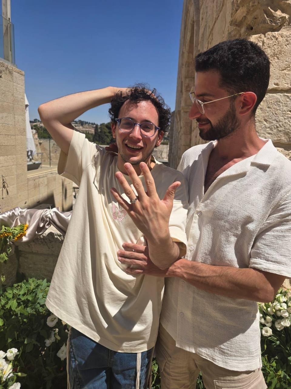 שם עליו טבעת (צילום: אינסטגרם) שחר טבוך אמיר אהרון