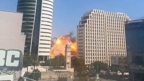 הפגיעה הישירה סמוך למגדל המפרש, במהלך מבצע עם כלביא