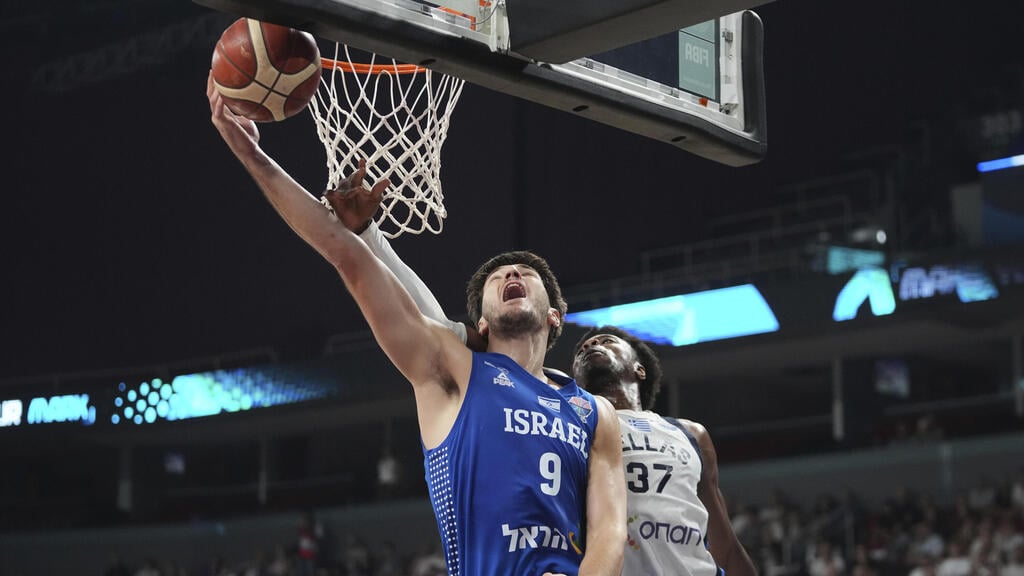 סורקין (צילום: AP Photo/Sergei Grits) סורקין