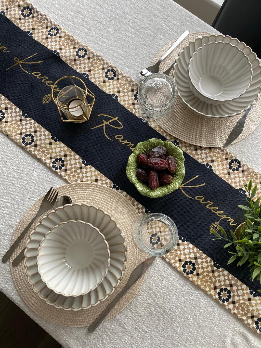 הצעת הגשה לרמדאן: Tablescape set for Ramadan with Primark items (צילום: Samia Hasanat, shutterstock) Tablescape set for Ramadan with Primark items