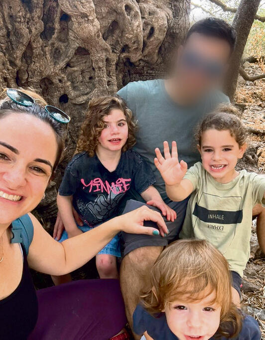 עו"ד רותם אבידר צאליק ומשפחתה yk14505239