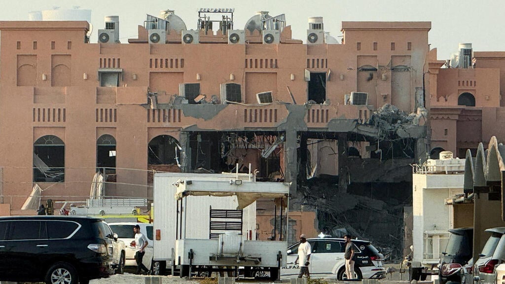 Scene of the Qatar strike (Photo: Reuters/Ibraheem Abu Mustafa) המבנה שהותקף בדוחא, קטאר
