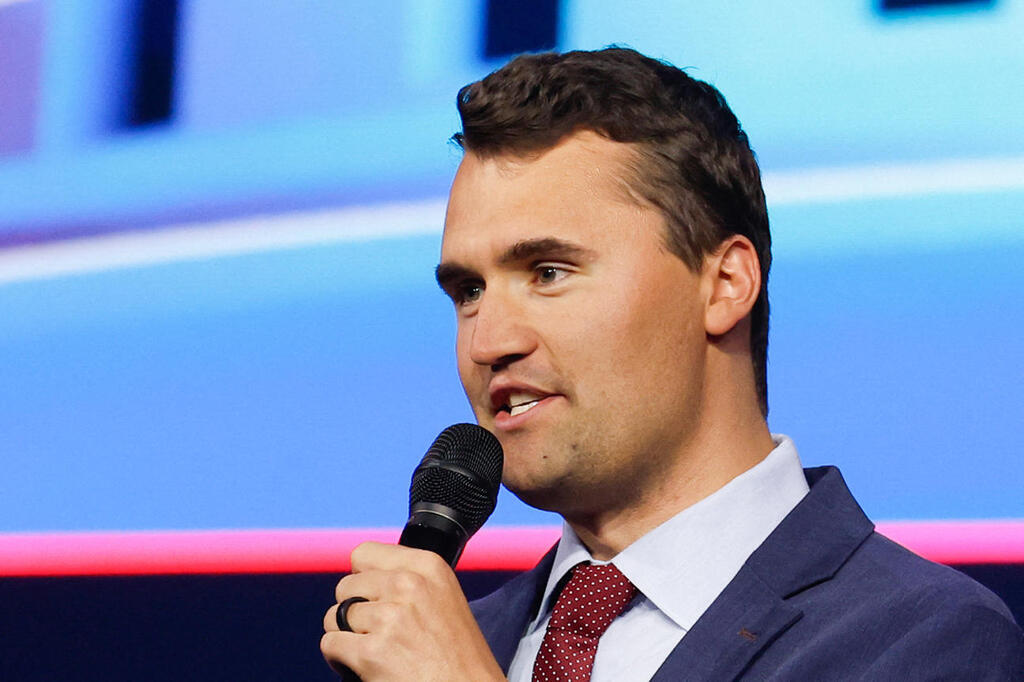 Charlie Kirk (Photo: JeffKowalsky / AFP) צ'רלי קירק שמרן ארה"ב נורה