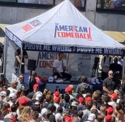 Charlie Kirk moments before he is assassinated ארה"ב צ'רלי קירק שנייה לפני ש נורה