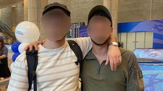 האחים י' (מימין) וד' במפגש המרגש בנמל התעופה בן גוריון