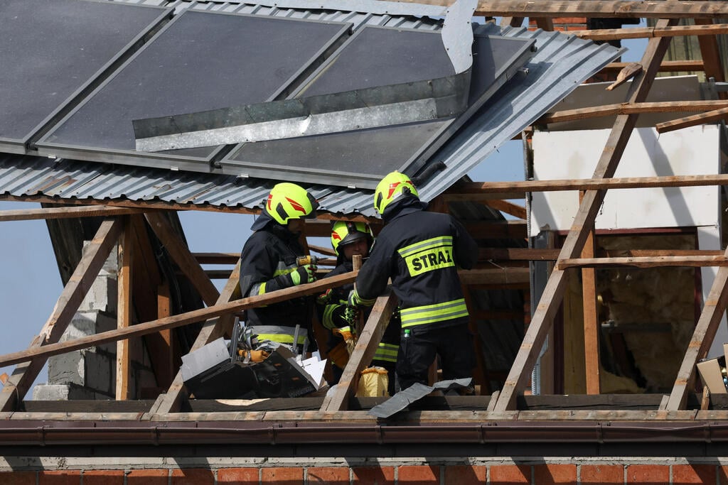 בית בפולין שנפגע השבוע מכטב"ם רוסי (צילום: REUTERS/Kacper Pempel) בית שנפגע מ כטב"ם רוסי ב פולין