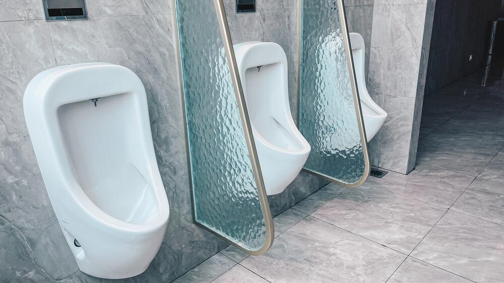 קרוב מדי, שקוף מדי. משתנות