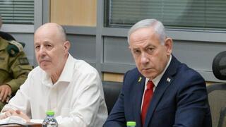 ראש הממשלה נתניהו עם שר הביטחון כ"ץ וגורמי ביטחון בחמ"ל בקריה בזמן התקיפות בתימן