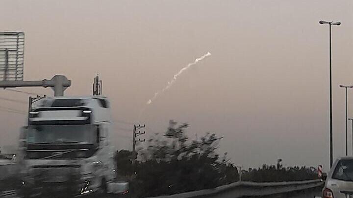 שובלי העשן בשמי טהרן ניסויי שיגור טילים מאיראן