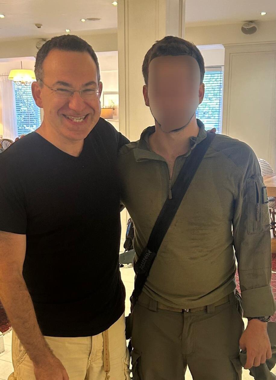 האבא לאונרד עם בנו י'