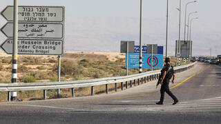 כוחות צה"ל בזירת הפיגוע במעבר, לפני 3 חודשים כוחות צה"ל בזירת הפיגוע במעבר אלנבי