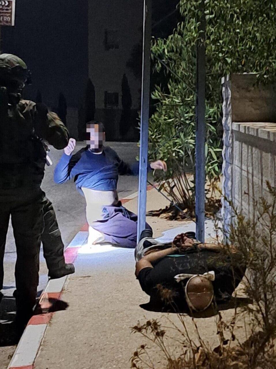 לוחמי ימ"מ ושב"כ במעצר של שלושה חשודים בירי רקטי לעבר ישראל מרמאללה