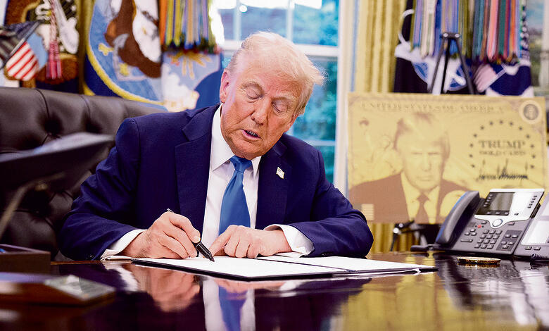 עדיפות לעובדים אמריקאים. טראמפ חותם על הצו | צילום: Andrew Harnik , גטי yk14524006