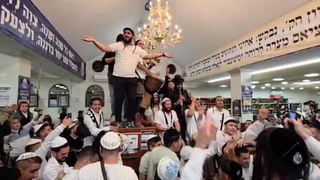 חגיגות במוצאי שבת באומן