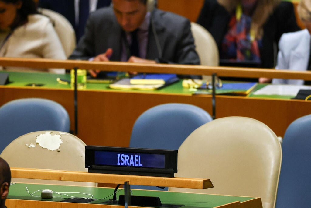 המושב הישראלי ריק. דנון תקף: לגיטימציה פוליטית לחמאס (צילום: Angela WEISS / AFP) מועצת האו"ם