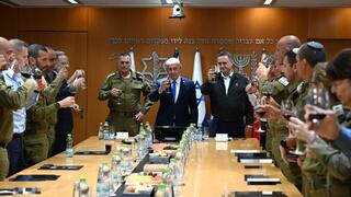 נתניהו בהרמת כוסית לראש השנה עם פורום מטכ״ל