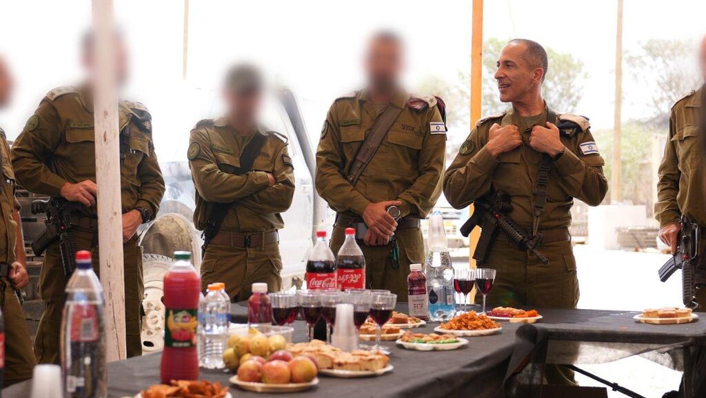 Tour at IDF’s Technological and Logistics Directorate (Photo: IDF Spokesperson's Unit) סיור בכירי אגף הטכנולוגיה והלוגיסטיקה לקראת היערכות צה"ל לחגי תשרי