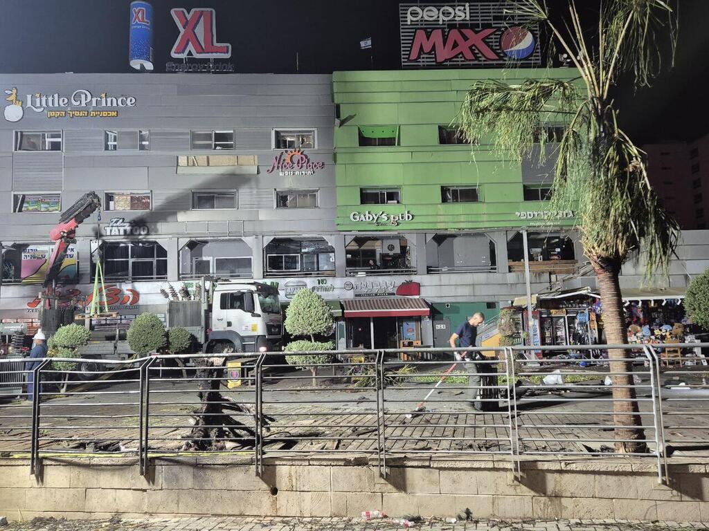 מרכז התיירות באילת אחרי הפגיעה (צילום: אילנה קוריאל) זירה פגיעת כטב"ם באילת
