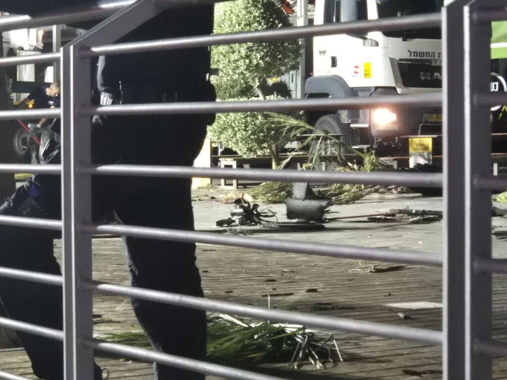 שרידי הכטב"ם (צילום: אילנה קוריאל) זירה פגיעת כטב"ם באילת