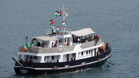 Dozens of boats join Gaza flotilla 
