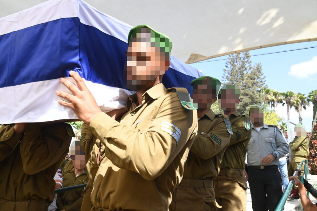 The funeral of Staff Sgt. Chalachew Shimon Demalash held in Be'er Sheva (Photo: Herzl Yosef) הלווייתו של סמ״ר צ׳אלצ׳או שמעון דמלאש ז״ל בבית העלמין הצבאי בבאר שבע