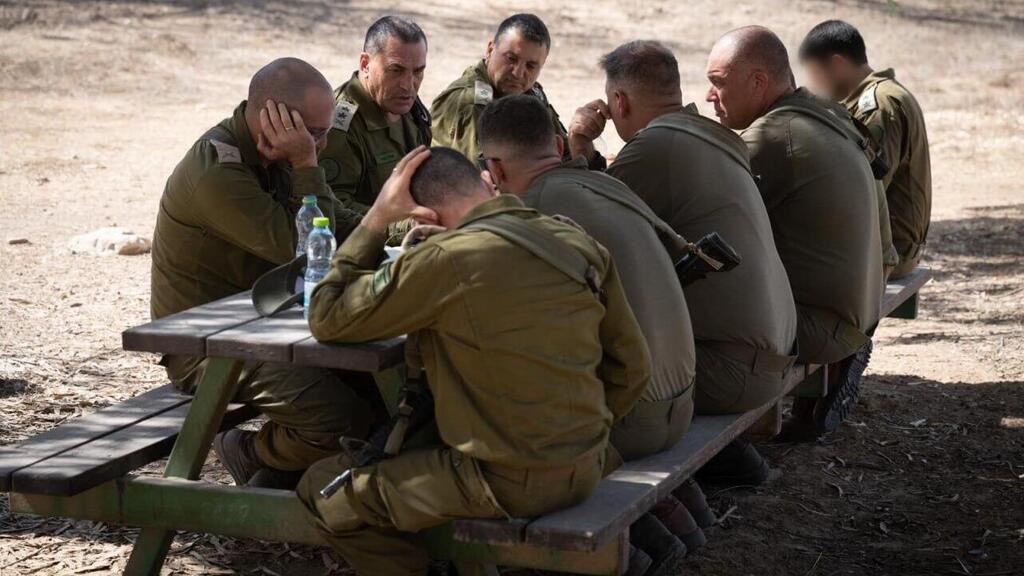 הרמטכ״ל, רב-אלוף אייל זמיר בהערכת מצב לוחמי סיירת נח״ל ברצועת עזה