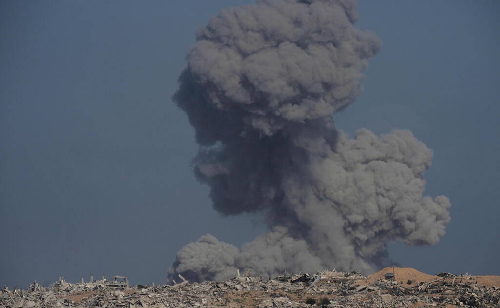 תקיפות צה"ל ברצועה (צילום: AP Photo/Ohad Zwigenberg) תקיפות צה"ל בעזה