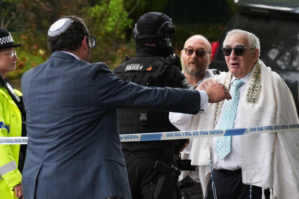 זירת פיגוע בית כנסת מנצ'סטר בריטניה
