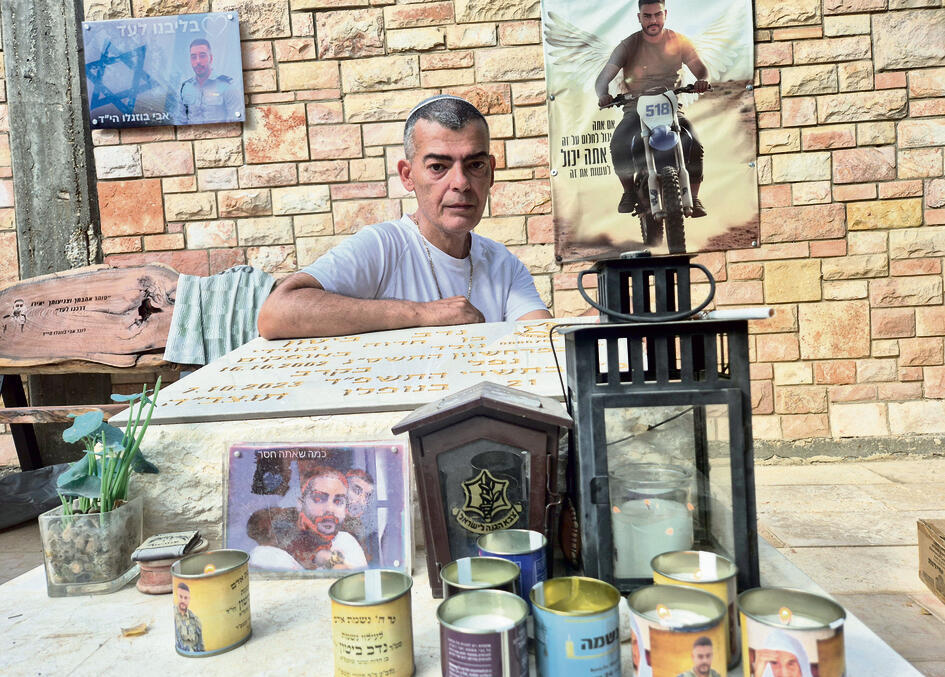 "ילד מיוחד ואהוב". מורדי ביטון על קבר בנו | צילום: אילנה קוריאל yk14537476